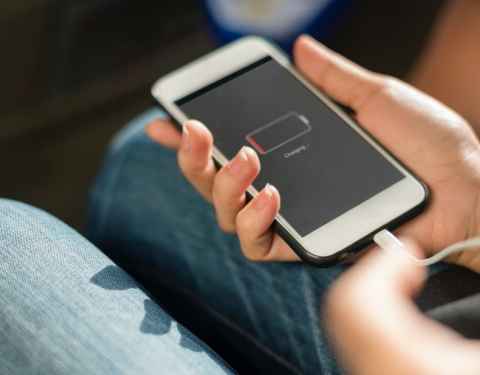 La carga rápida puede estropear antes tu móvil: cuándo deberías desactivarla