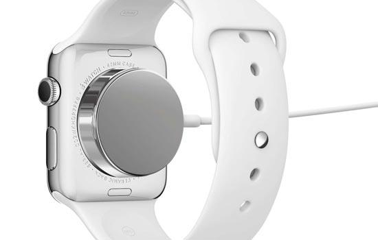 Деталь Apple Watch, con el cargador