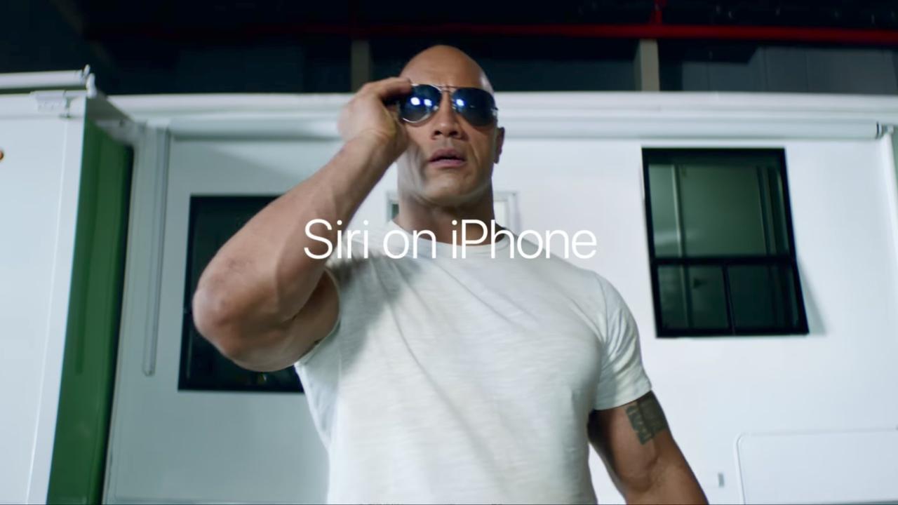 Siri y The Rock en una serie de anuncios
