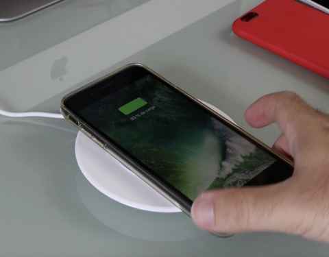 Apple lanza una batería magnética MagSafe para el iPhone 12 que ya puedes  comprar en España