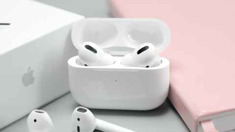 Adiós a los adaptadores: Apple lanzará unos EarPods con USB-C para iPhone 15