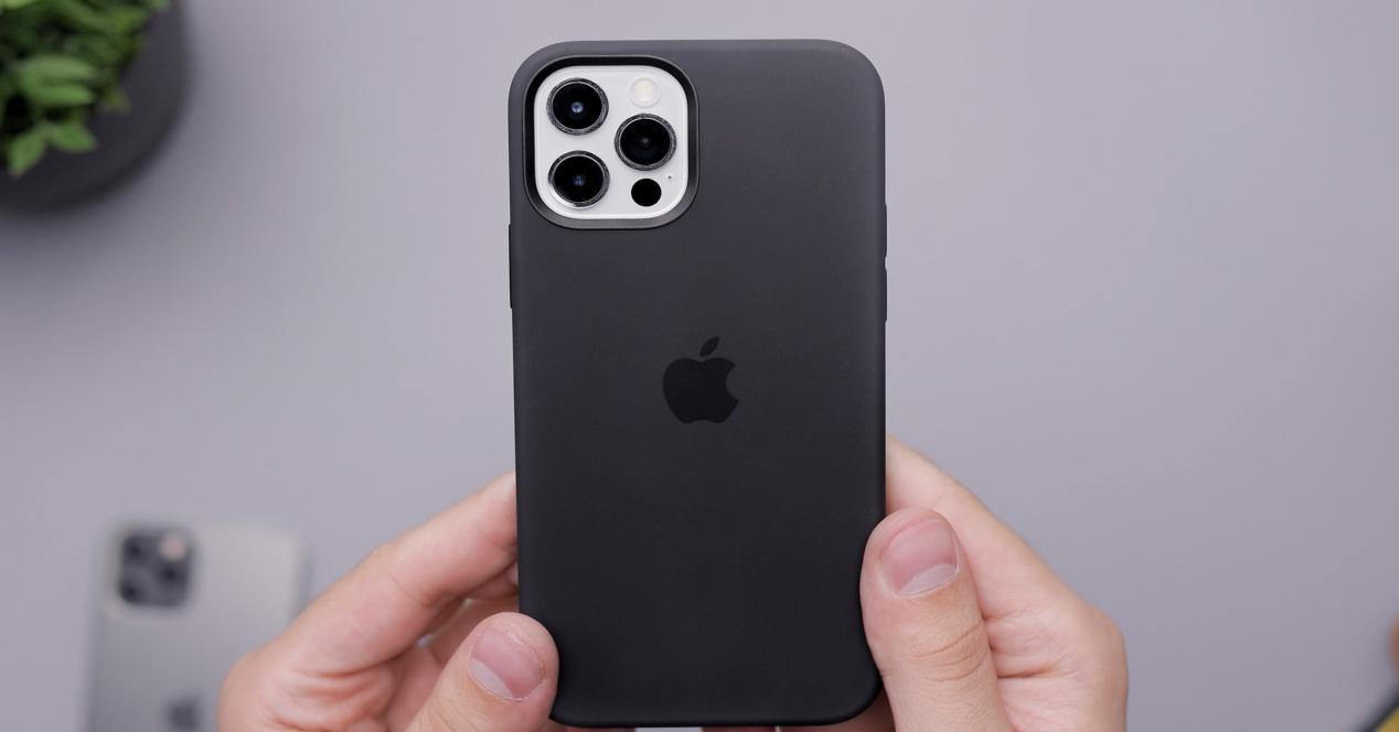 Las mejores fundas para iPhone 14, Plus, Pro y Pro Max con las que proteger  el flamante teléfono de Apple