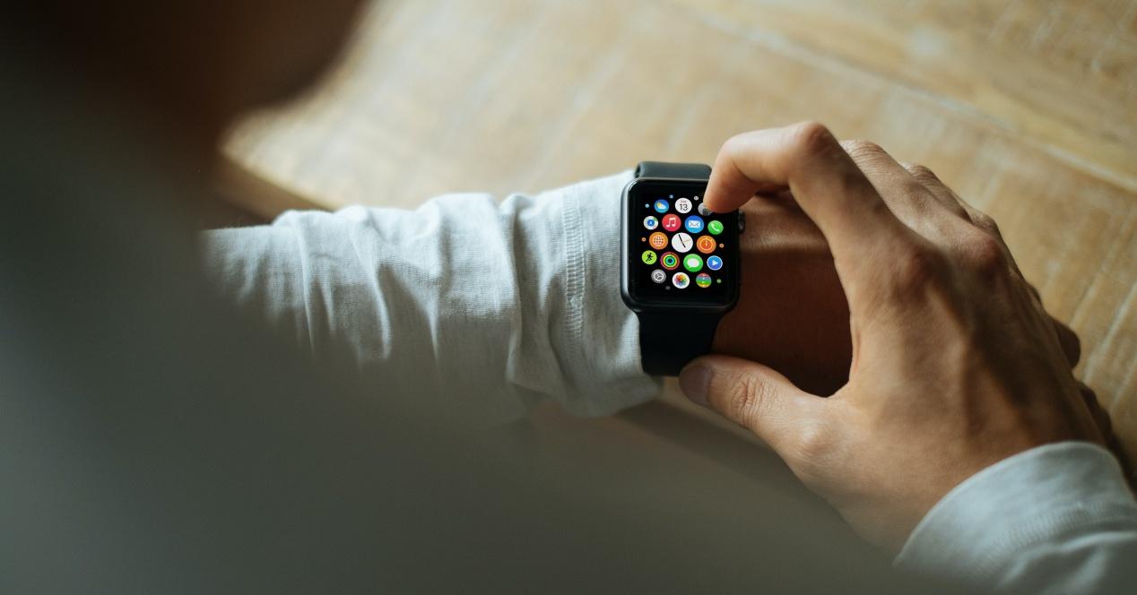 Enviar y recibir mensajes en el Apple Watch