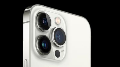 iPhone 13 Pro de color blanco