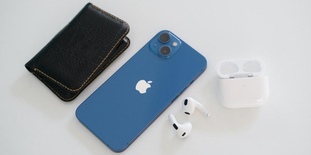 iPhone 13 + accessories