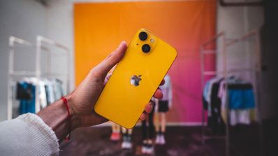 iPhone 14 amarillo