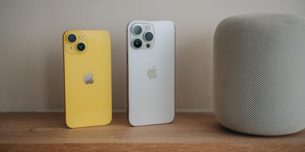 iPhone 14 amarillo con Pro Max Silver