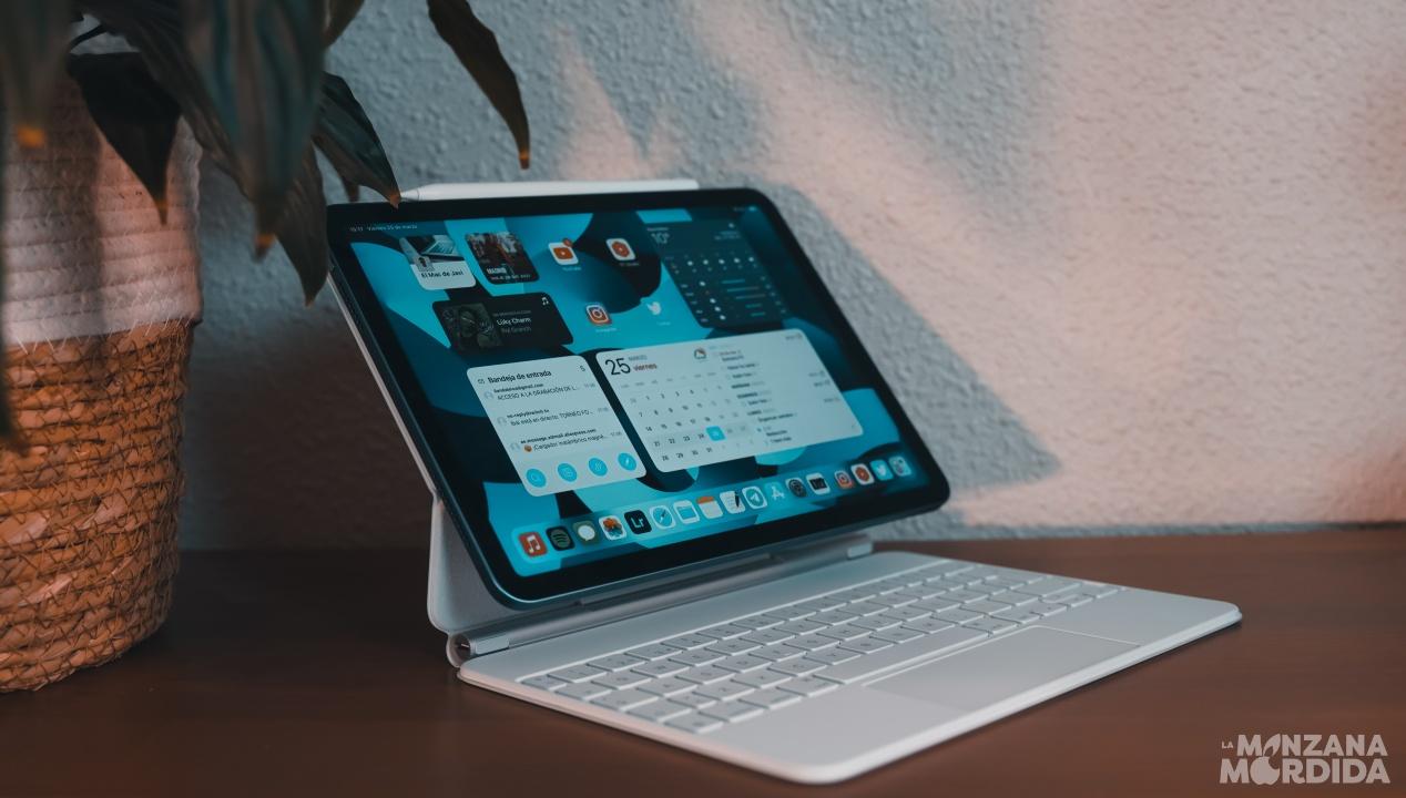 iPad Air Azul y magic keyboard