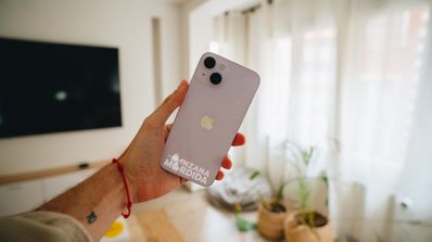 iPhone 14 morado