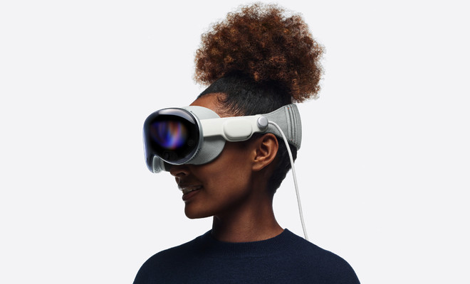 gafas apple vision pro con el cable de la batería visible