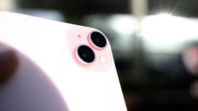 camara del iPhone 15 de color rosa