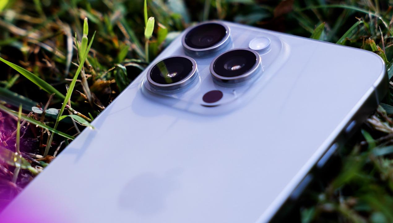 iPhone 15 pro max titanio tiple cámara