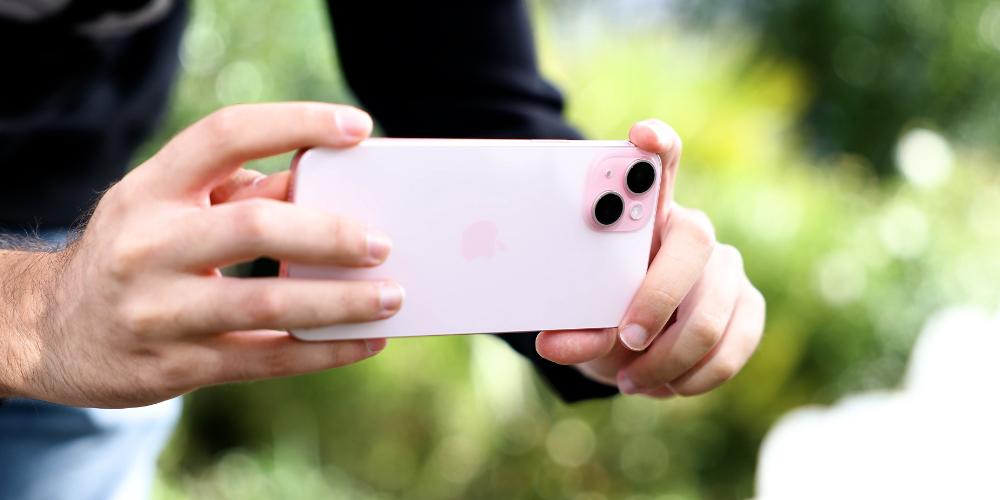 Fotografía iPhone 15 base color rosa