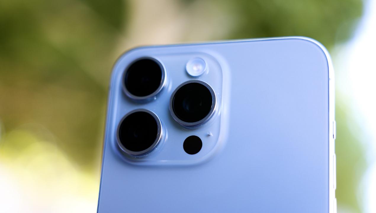 iPhone 15 pro triple cámara