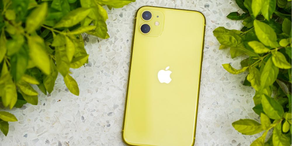 iPhone 11 de color amarillo