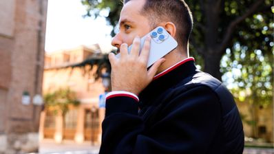 Fernando del Moral con un iPhone 15 pro Max 256 GB