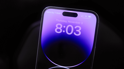 imagen de un iphone sobre fondo negro