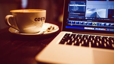 MacBook Cafe