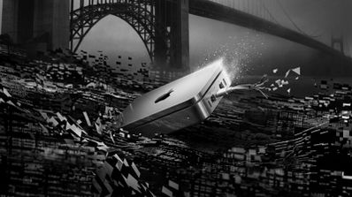 Ilustración conceptual en blanco y negro de un dispositivo Time Capsule de Apple desintegrándose en fragmentos digitales sobre un terreno pixelado con el puente Golden Gate al fondo.