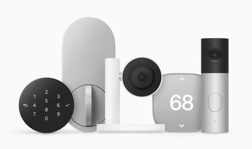 Conjunto de dispositivos Apple Home Collection que incluye cámara de seguridad, termostato digital, timbre inteligente y cerradura electrónica en tonos gris y blanco.