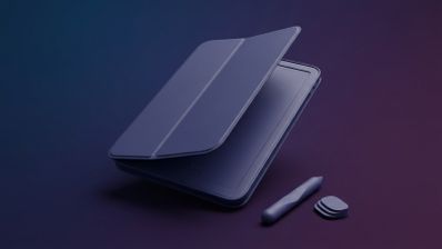 Funda Smart Folio de color azul oscuro para tableta con el código A3632 grabado en el interior, acompañada de un lápiz óptico.