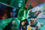 Composición artística con diversos personajes de videojuegos independientes en paneles geométricos alrededor de una gema verde central.