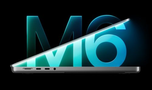 Perfil lateral de un MacBook Pro entreabierto con el logotipo M6 iluminado en tonos azules y verdes al fondo.