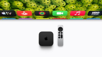Reproductor Apple TV 4K negro y mando Siri Remote plateado frente a una pantalla con iconos de aplicaciones.
