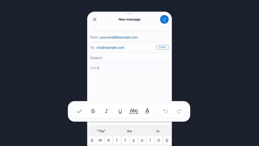 Interfaz de redacción de correo electrónico en la aplicación Thunderbird para iOS con herramientas de formato de texto sobre el teclado.