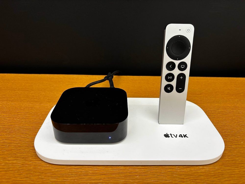 Apple TV 4K y Siri Remote lado a lado