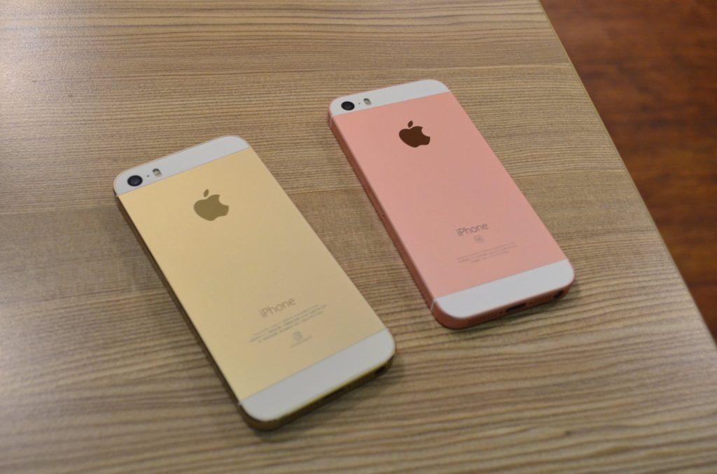 iPhone SE dorado y oro rosa