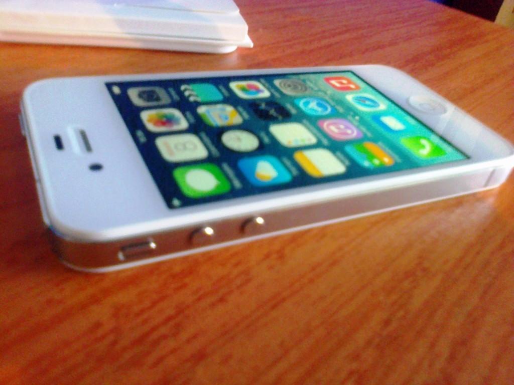 El iPhone 8 podría sorprendernos con un color blanco como ya hiciera el iPhone 4 en su día.
