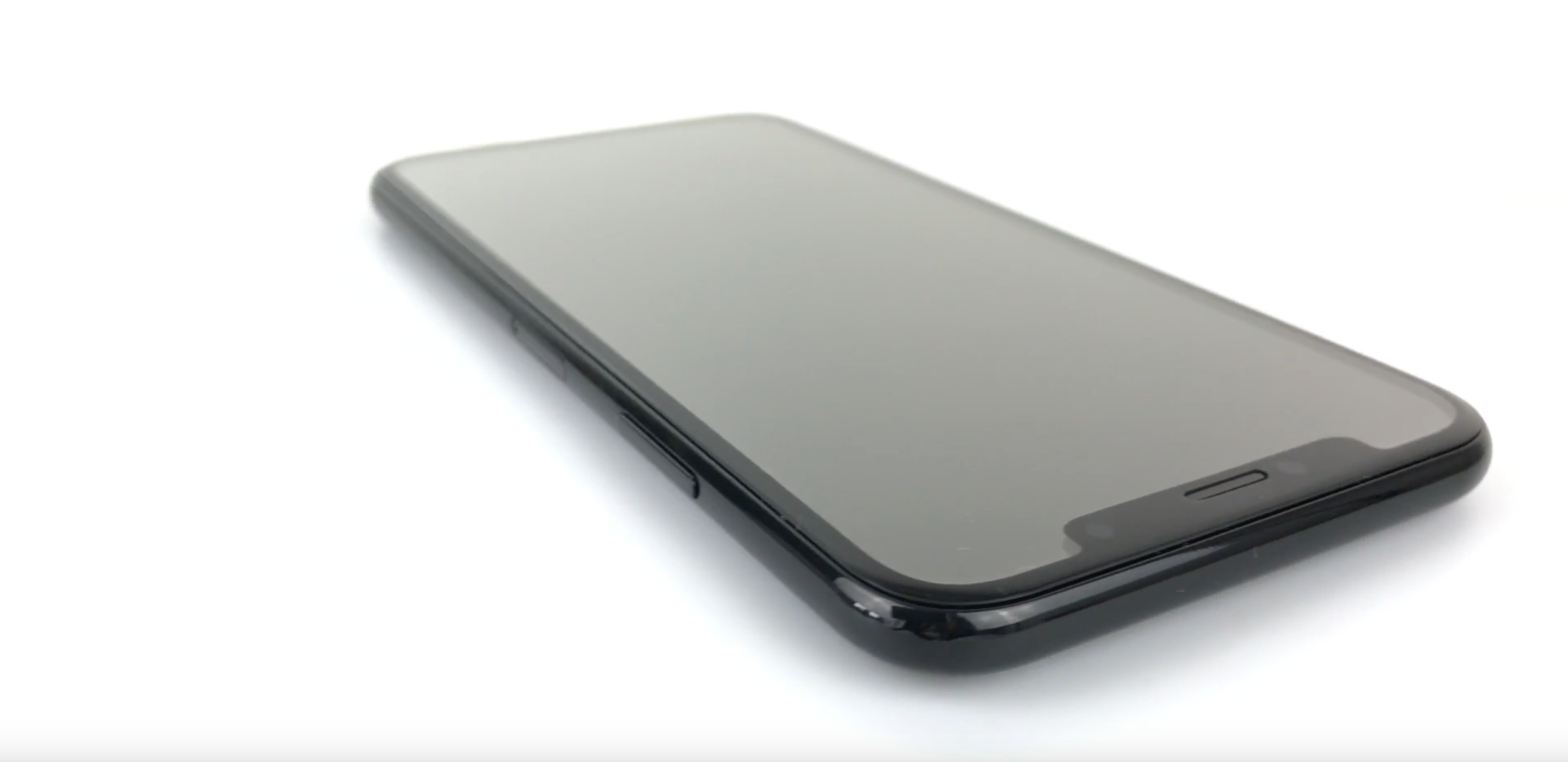 Con más proveedores de pantallas OLED, el posible retraso en la fabricación del iPhone 8 del que se hablaba y que estaría debido en parte a este tipo de pantallas, se vería reducido.