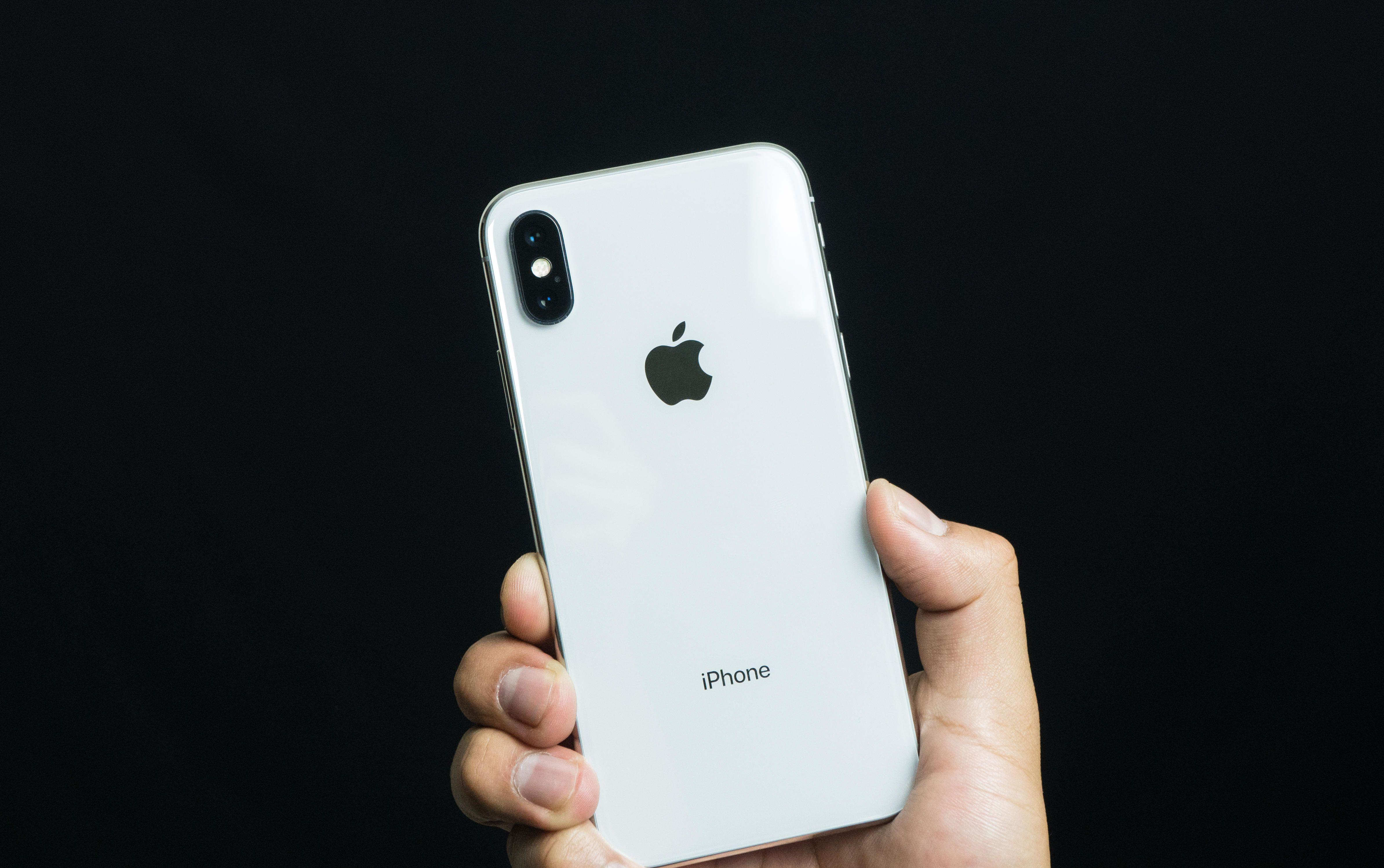 Apple لن تشمل كلمة "iPhone" على ظهر iPhone 2019 26
